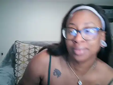 Snapshot of Nyxie_Chaos chatting on June 17, 2026, 2:07 pm Nyxie Chaos online show from June 17, 2026, 2:07 pm