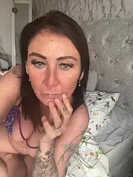 Naughtynanny75 online show from January 21, 2025, 1:43 pm