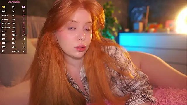 RedHotVixen0 online show from February 2, 2026, 2:32 am