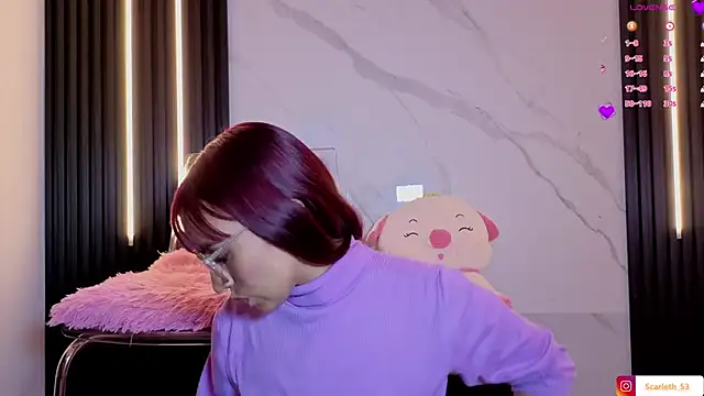 Scarlet Red  online show from December 3, 2025, 1:20 pm