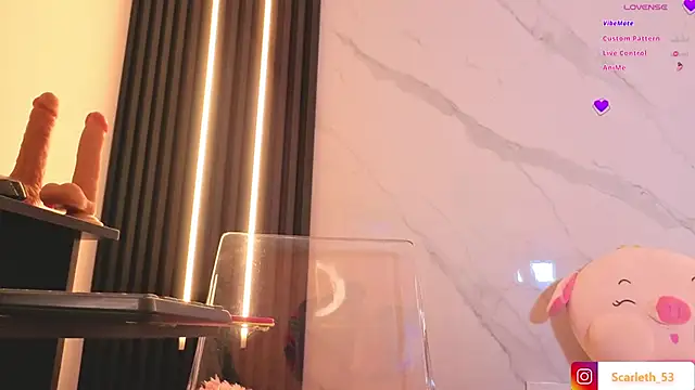 Scarlet Red  online show from December 19, 2025, 12:12 pm