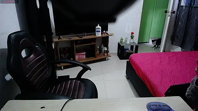 charllotee dark online show from June 5, 2026, 8:47 pm