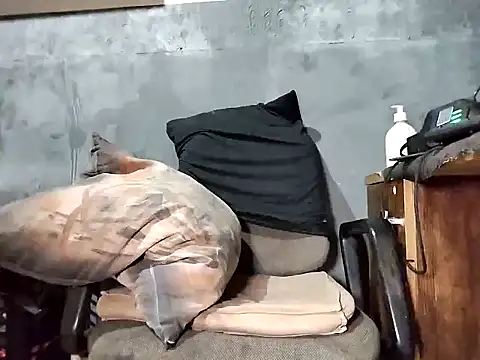 bumbumtatuado online show from December 17, 2025, 2:06 am