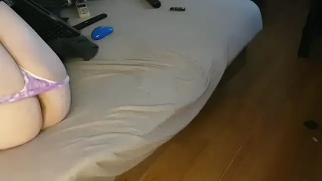 eblata04 online show from October 25, 2025, 12:29 am