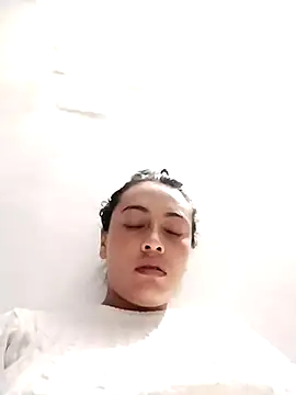 Snapshot of Zeleste_11 chatting on December 28, 2024, 1:18 am Zeleste 11 online show from December 28, 2024, 1:18 am