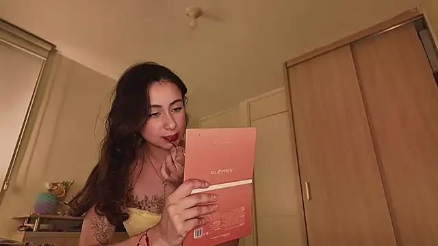 juanasnz99 online show from May 22, 2026, 4:30 am