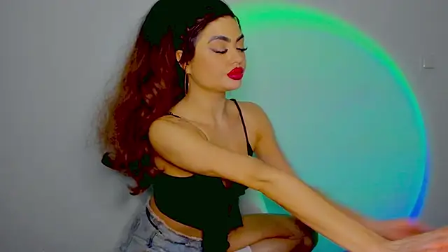 Snapshot of aishahottie chatting on December 12, 2024, 5:52 am aishahottie online show from December 12, 2024, 5:52 am