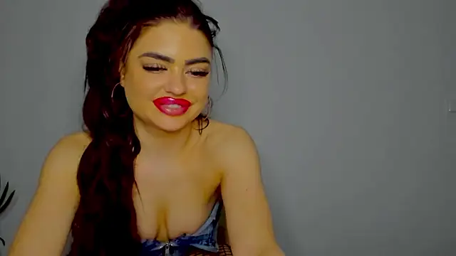 Snapshot of aishahottie chatting on December 23, 2024, 2:13 am aishahottie online show from December 23, 2024, 2:13 am