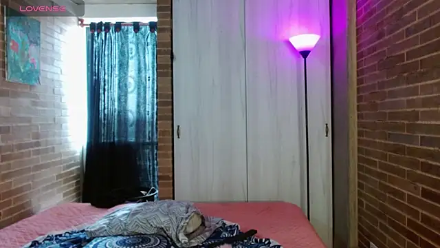 Snapshot of helenacyruss chatting on October 17, 2025, 5:48 pm helenacyruss online show from October 17, 2025, 5:48 pm