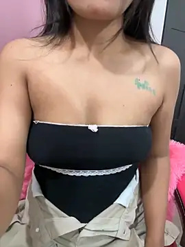 LeisyXO online show from September 27, 2025, 6:57 pm