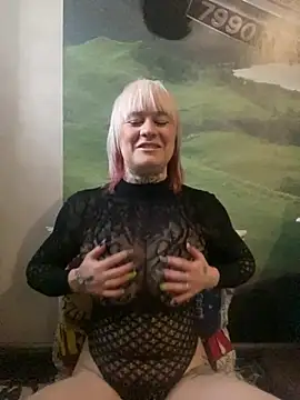 Snapshot of poussichienne chatting on January 22, 2025, 8:29 am poussichienne online show from January 22, 2025, 8:29 am