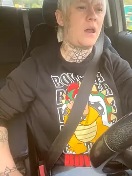 Snapshot of poussichienne chatting on October 9, 2025, 10:46 am poussichienne online show from October 9, 2025, 10:46 am