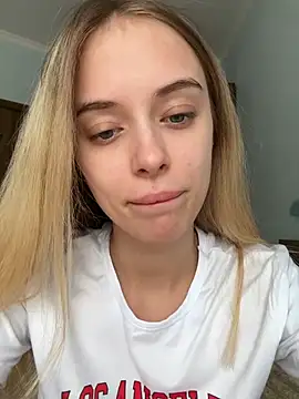 Snapshot of enjoy_my_beauty chatting on July 16, 2026, 6:41 am enjoy my beauty online show from July 16, 2026, 6:41 am