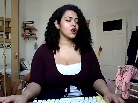 Curvydesifromgermany online show from February 27, 2026, 11:43 am