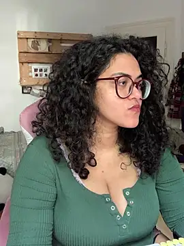 Curvydesifromgermany online show from June 14, 2026, 3:47 pm