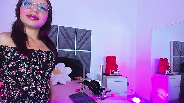 Laura Dicardy online show from March 25, 2026, 7:53 pm