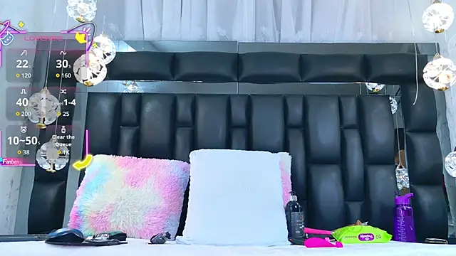 AuraRoss online show from November 22, 2025, 7:02 pm