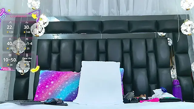 AuraRoss online show from November 30, 2025, 7:07 pm