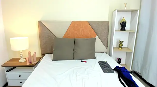 JennaCollins149 online show from December 18, 2024, 11:19 pm