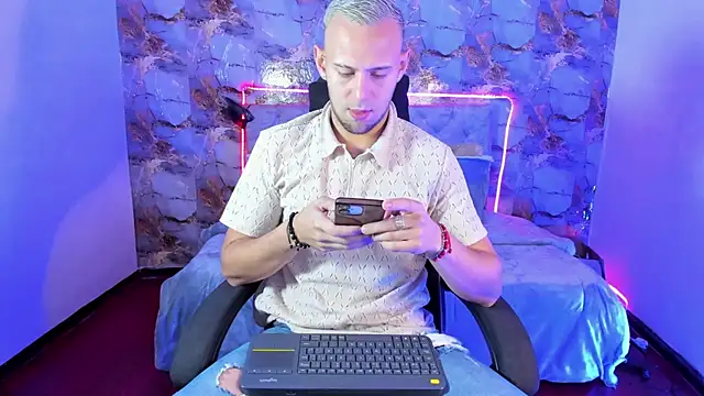 Snapshot of Damon_Bakert chatting on June 16, 2026, 1:25 pm Damon Bakert online show from June 16, 2026, 1:25 pm