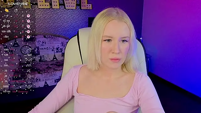 Snapshot of Selenatrend chatting on February 4, 2026, 7:03 am Selenatrend online show from February 4, 2026, 7:03 am