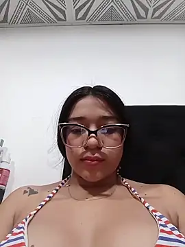 -VICKKY online show from November 12, 2025, 8:08 pm