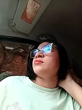 -VICKKY online show from November 14, 2025, 2:05 pm