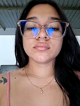 -VICKKY online show from March 25, 2026, 2:45 pm