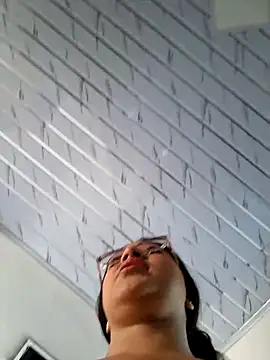-VICKKY online show from May 16, 2026, 2:27 pm