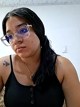 -VICKKY online show from May 19, 2026, 1:28 pm
