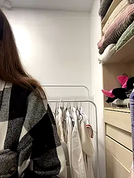 AnaWest online show from September 14, 2025, 6:01 am