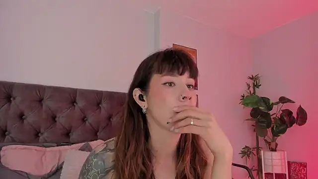 Snapshot of iriiina_veneno chatting on February 2, 2025, 4:00 pm iriiina veneno online show from February 2, 2025, 4:00 pm