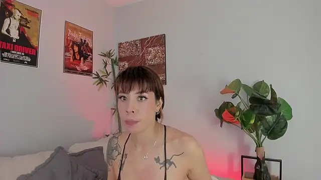 Snapshot of iriiina_veneno chatting on October 4, 2025, 10:19 pm iriiina veneno online show from October 4, 2025, 10:19 pm