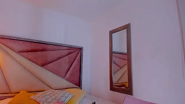 BonnieCute  online show from February 10, 2026, 11:42 pm