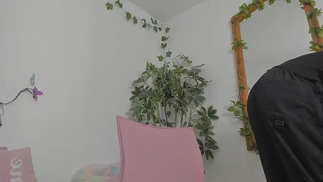 Snapshot of BonnieCute_ chatting on July 13, 2026, 12:13 am BonnieCute online show from July 13, 2026, 12:13 am