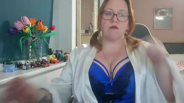 NikiDeeOfficial online show from June 7, 2026, 8:56 pm