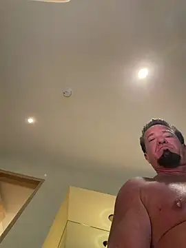 sluttydylan online show from June 4, 2026, 1:33 am