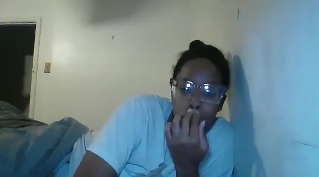 Snapshot of madamsensuale chatting on December 7, 2024, 6:43 am madamsensuale online show from December 7, 2024, 6:43 am