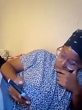 Snapshot of madamsensuale chatting on January 6, 2025, 10:58 pm madamsensuale online show from January 6, 2025, 10:58 pm