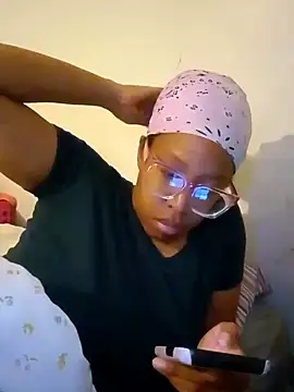 Snapshot of madamsensuale chatting on January 9, 2025, 12:25 am madamsensuale online show from January 9, 2025, 12:25 am