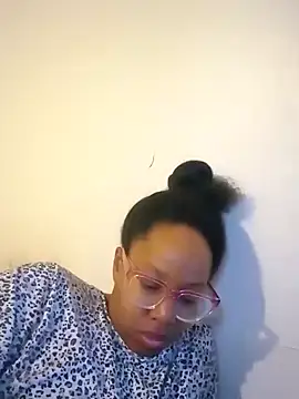 Snapshot of madamsensuale chatting on January 19, 2025, 11:00 pm madamsensuale online show from January 19, 2025, 11:00 pm