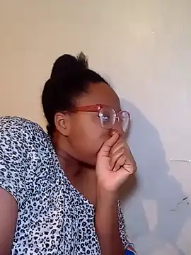 Snapshot of madamsensuale chatting on January 24, 2025, 2:39 am madamsensuale online show from January 24, 2025, 2:39 am