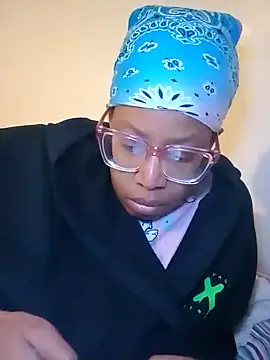 Snapshot of madamsensuale chatting on February 21, 2025, 9:43 pm madamsensuale online show from February 21, 2025, 9:43 pm