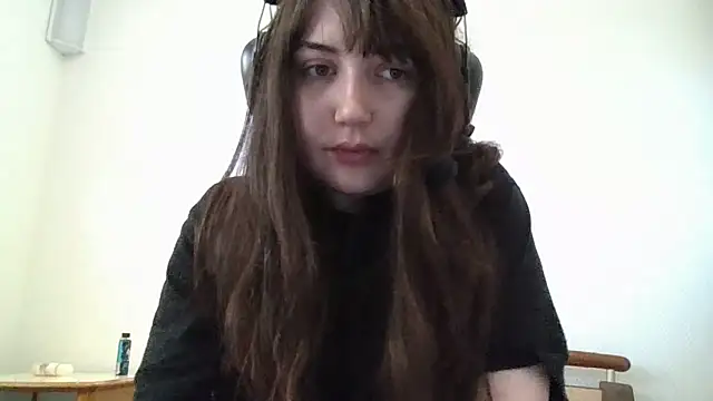 Lynylou online show from May 30, 2026, 2:47 pm