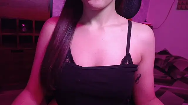 MidnightFlame online show from October 12, 2025, 12:42 am