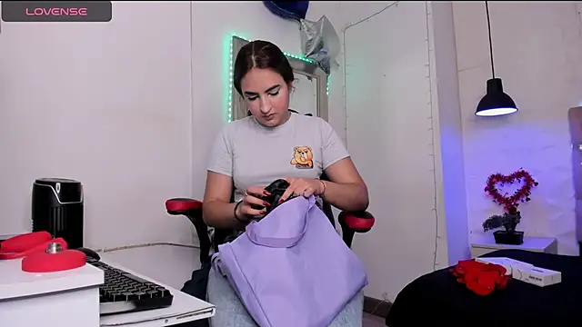 Snapshot of angel_hardy_dl chatting on January 12, 2025, 12:23 pm angel hardy dl online show from January 12, 2025, 12:23 pm