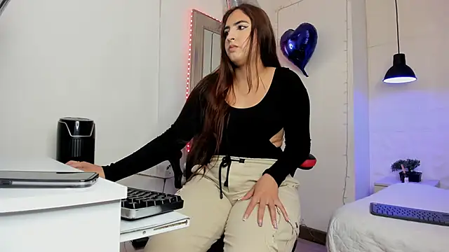 Snapshot of angel_hardy_dl chatting on February 9, 2025, 12:19 pm angel hardy dl online show from February 9, 2025, 12:19 pm