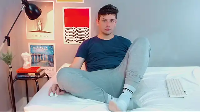 Elio555 online show from October 4, 2025, 7:01 pm