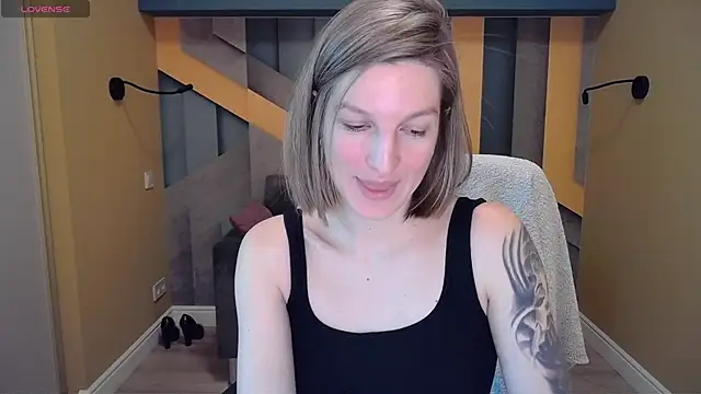 Snapshot of EmilyWalkeri chatting on December 18, 2024, 10:51 am EmilyWalkeri online show from December 18, 2024, 10:51 am