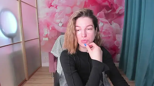 Snapshot of EmilyWalkeri chatting on January 27, 2025, 8:07 am EmilyWalkeri online show from January 27, 2025, 8:07 am